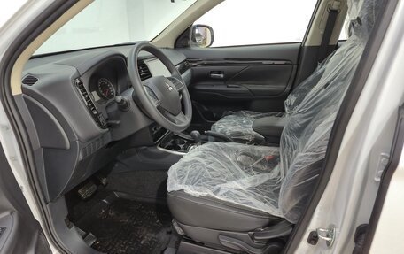 Mitsubishi Outlander III рестайлинг 3, 2022 год, 3 000 000 рублей, 9 фотография