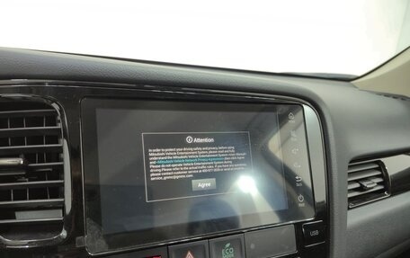 Mitsubishi Outlander III рестайлинг 3, 2022 год, 3 000 000 рублей, 17 фотография