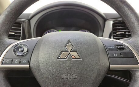 Mitsubishi Outlander III рестайлинг 3, 2022 год, 3 000 000 рублей, 22 фотография