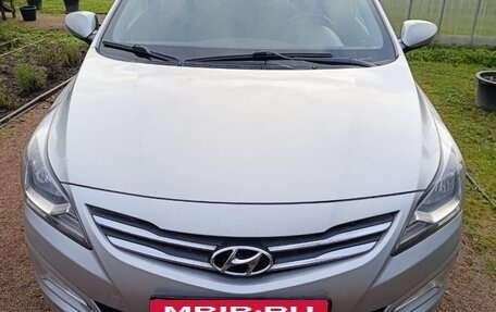 Hyundai Solaris II рестайлинг, 2015 год, 950 000 рублей, 2 фотография