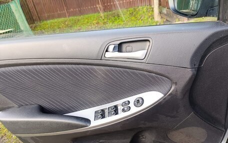 Hyundai Solaris II рестайлинг, 2015 год, 950 000 рублей, 20 фотография