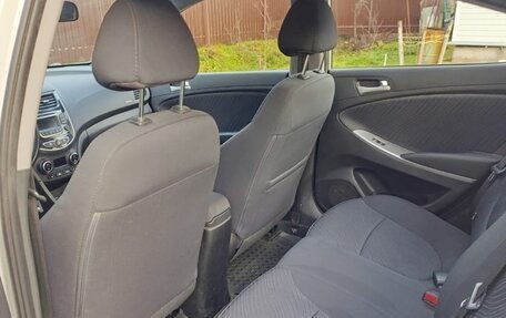 Hyundai Solaris II рестайлинг, 2015 год, 950 000 рублей, 23 фотография