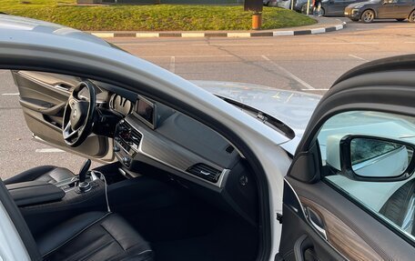 BMW 5 серия, 2019 год, 2 850 000 рублей, 18 фотография