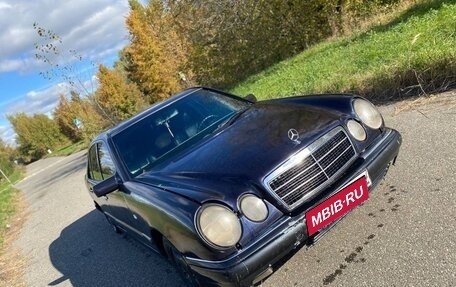 Mercedes-Benz E-Класс, 1996 год, 196 000 рублей, 3 фотография
