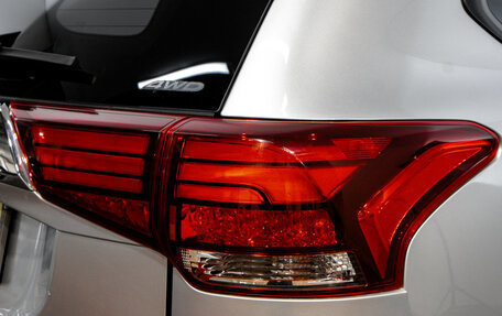 Mitsubishi Outlander III рестайлинг 3, 2015 год, 2 699 000 рублей, 10 фотография