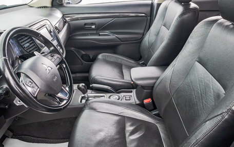 Mitsubishi Outlander III рестайлинг 3, 2015 год, 2 699 000 рублей, 12 фотография