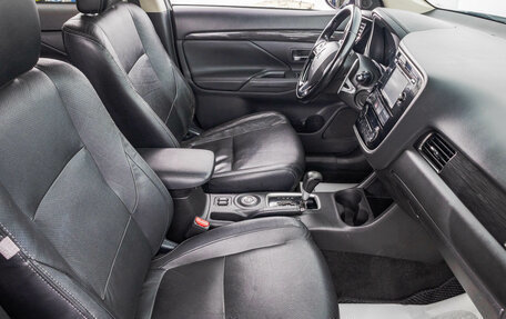 Mitsubishi Outlander III рестайлинг 3, 2015 год, 2 699 000 рублей, 28 фотография