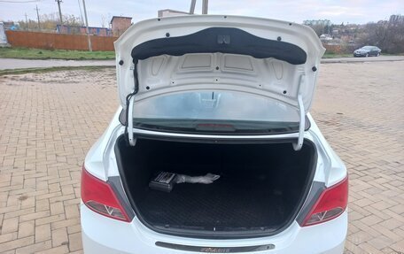 Hyundai Solaris II рестайлинг, 2015 год, 1 330 000 рублей, 15 фотография