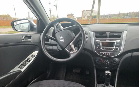 Hyundai Solaris II рестайлинг, 2015 год, 1 330 000 рублей, 17 фотография