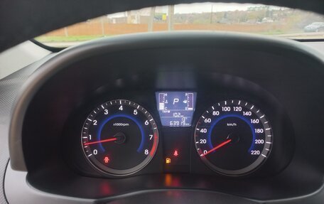 Hyundai Solaris II рестайлинг, 2015 год, 1 330 000 рублей, 23 фотография