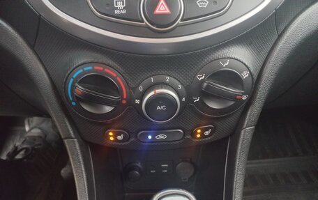 Hyundai Solaris II рестайлинг, 2015 год, 1 330 000 рублей, 21 фотография