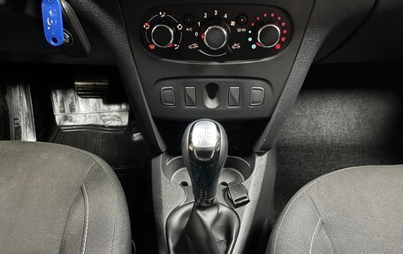 Renault Logan II, 2020 год, 1 300 000 рублей, 13 фотография