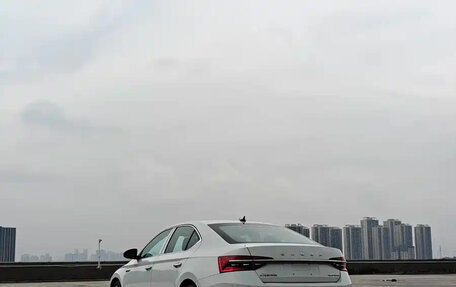 Skoda Superb III рестайлинг, 2022 год, 1 735 100 рублей, 3 фотография