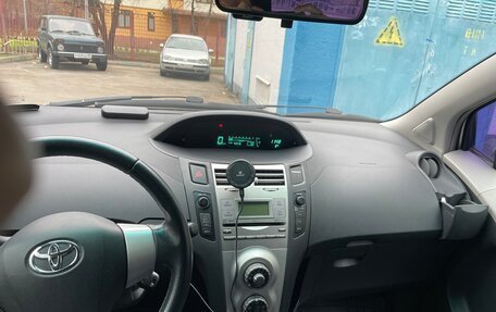 Toyota Yaris III рестайлинг, 2008 год, 700 000 рублей, 6 фотография