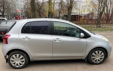 Toyota Yaris III рестайлинг, 2008 год, 700 000 рублей, 3 фотография