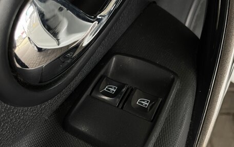 Renault Logan II, 2019 год, 925 000 рублей, 13 фотография