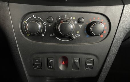 Renault Logan II, 2019 год, 925 000 рублей, 15 фотография