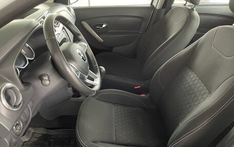 Renault Logan II, 2019 год, 925 000 рублей, 17 фотография