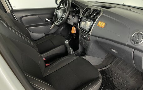 Renault Logan II, 2019 год, 925 000 рублей, 19 фотография