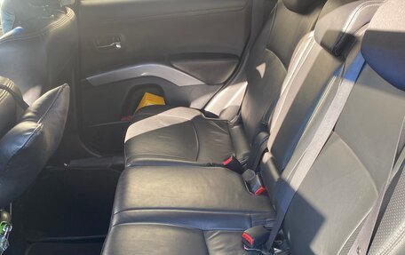 Mitsubishi Outlander III рестайлинг 3, 2010 год, 1 070 000 рублей, 5 фотография