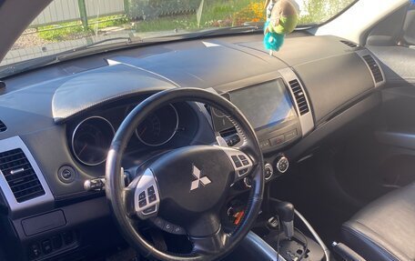 Mitsubishi Outlander III рестайлинг 3, 2010 год, 1 070 000 рублей, 9 фотография