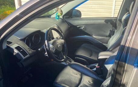 Mitsubishi Outlander III рестайлинг 3, 2010 год, 1 070 000 рублей, 8 фотография