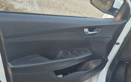 Hyundai Solaris II рестайлинг, 2020 год, 900 000 рублей, 12 фотография