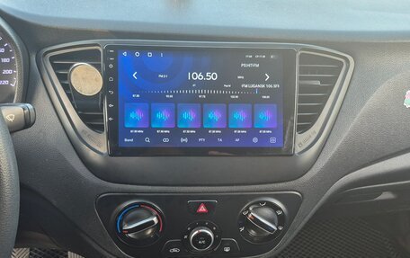 Hyundai Solaris II рестайлинг, 2020 год, 900 000 рублей, 10 фотография