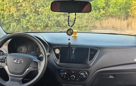 Hyundai Solaris II рестайлинг, 2020 год, 900 000 рублей, 14 фотография