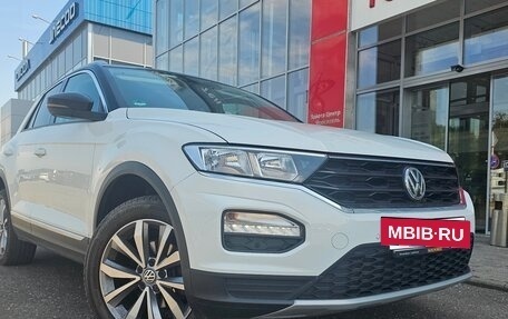 Volkswagen T-Roc I, 2019 год, 2 248 000 рублей, 2 фотография