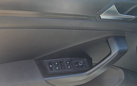 Volkswagen T-Roc I, 2019 год, 2 248 000 рублей, 23 фотография