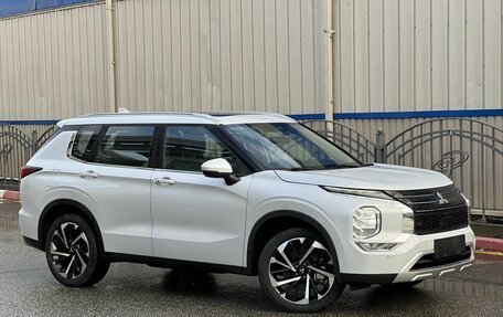 Mitsubishi Outlander, 2023 год, 3 650 000 рублей, 1 фотография