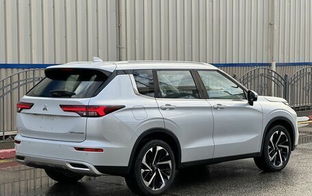 Mitsubishi Outlander, 2023 год, 3 650 000 рублей, 5 фотография