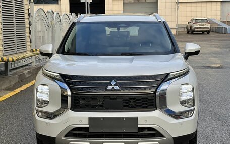 Mitsubishi Outlander, 2023 год, 3 650 000 рублей, 3 фотография
