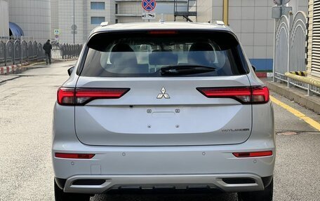 Mitsubishi Outlander, 2023 год, 3 650 000 рублей, 6 фотография