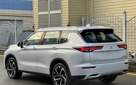 Mitsubishi Outlander, 2023 год, 3 650 000 рублей, 7 фотография