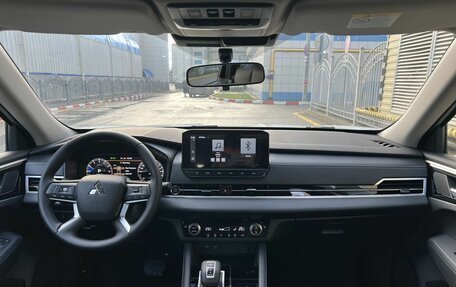 Mitsubishi Outlander, 2023 год, 3 650 000 рублей, 27 фотография