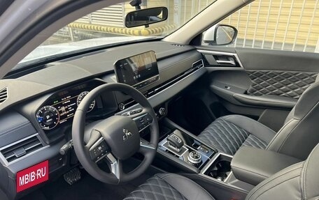 Mitsubishi Outlander, 2023 год, 3 650 000 рублей, 18 фотография