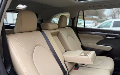 Toyota Highlander, 2025 год, 5 850 000 рублей, 21 фотография