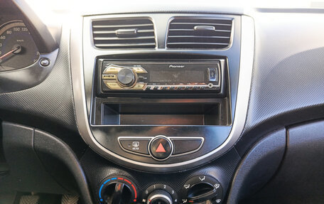 Hyundai Solaris II рестайлинг, 2015 год, 550 000 рублей, 15 фотография