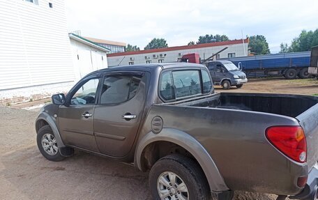 Mitsubishi L200 IV рестайлинг, 2012 год, 1 000 000 рублей, 3 фотография