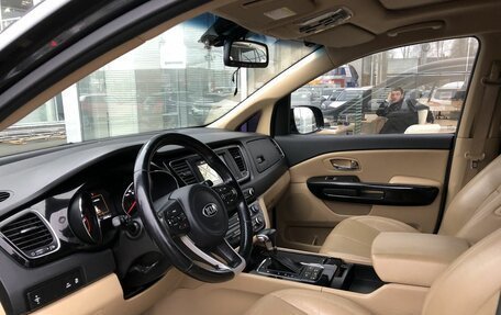 KIA Carnival III, 2017 год, 2 403 499 рублей, 10 фотография