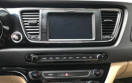 KIA Carnival III, 2017 год, 2 403 499 рублей, 14 фотография