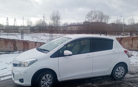 Toyota Vitz, 2013 год, 700 000 рублей, 3 фотография