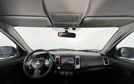 Mitsubishi Outlander III рестайлинг 3, 2010 год, 978 000 рублей, 10 фотография