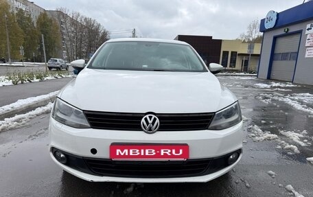 Volkswagen Jetta VI, 2013 год, 785 000 рублей, 3 фотография