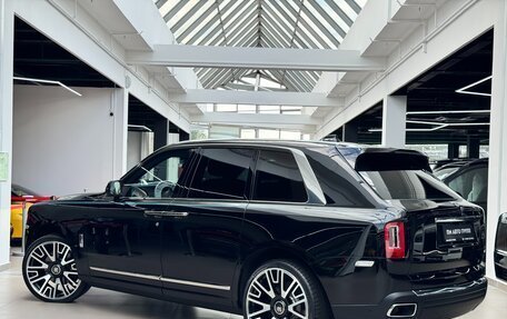 Rolls-Royce Cullinan, 2021 год, 45 000 000 рублей, 4 фотография