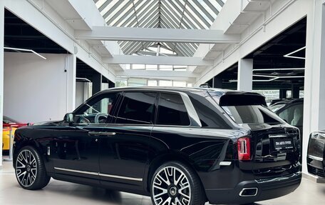 Rolls-Royce Cullinan, 2021 год, 45 000 000 рублей, 12 фотография
