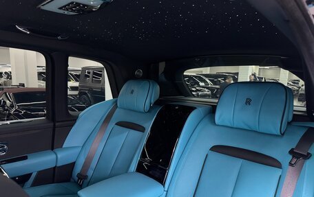 Rolls-Royce Cullinan, 2021 год, 45 000 000 рублей, 25 фотография