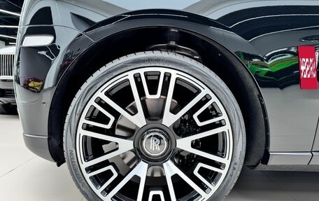 Rolls-Royce Cullinan, 2021 год, 45 000 000 рублей, 16 фотография